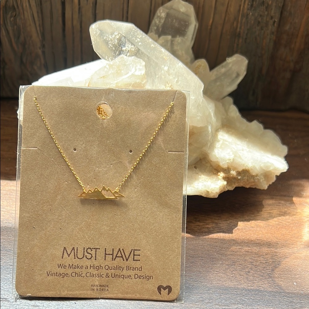 NWT Gold Brushed Mountain Necklace